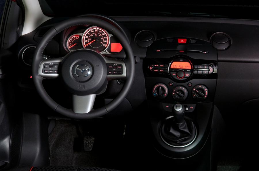  Mazda2 2010 года  (фото 174 из 183)